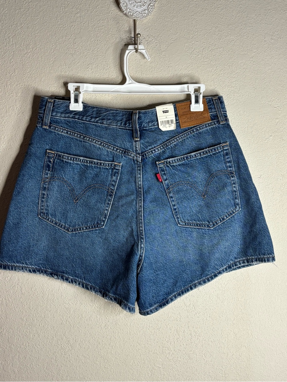 Anthropologie Levi's High Loose Shorts size 32 NWT - Picture 3 of 6